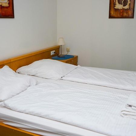 Itm Hotel Bettkaestchen Am Sachsenwald Райнбек Екстериор снимка