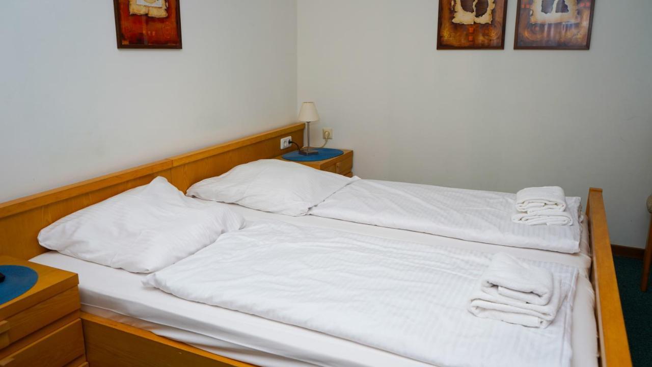 Itm Hotel Bettkaestchen Am Sachsenwald Райнбек Екстериор снимка